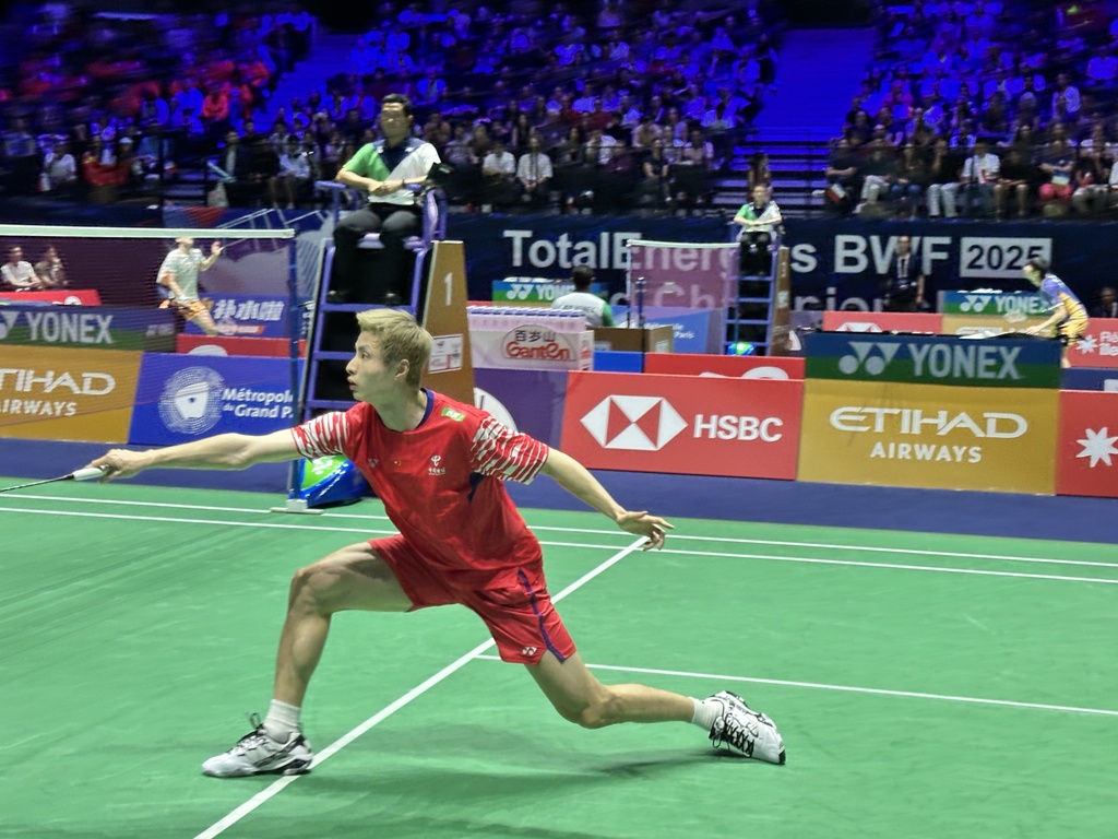 正展现出自 正展现出自